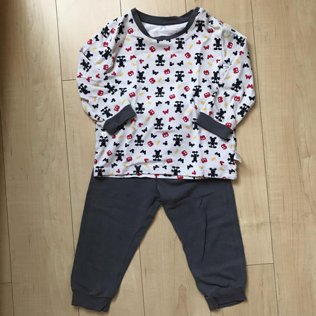 UNIQLO(ユニクロ)のUNIQLO☆パジャマ☆90☆ミッキー キッズ/ベビー/マタニティのキッズ服男の子用(90cm~)(パジャマ)の商品写真