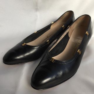 サルヴァトーレフェラガモ(Salvatore Ferragamo)のサルヴァトーレフェラガモ  6C 23㎝ ブラックゴールド 【激カワ】(ハイヒール/パンプス)