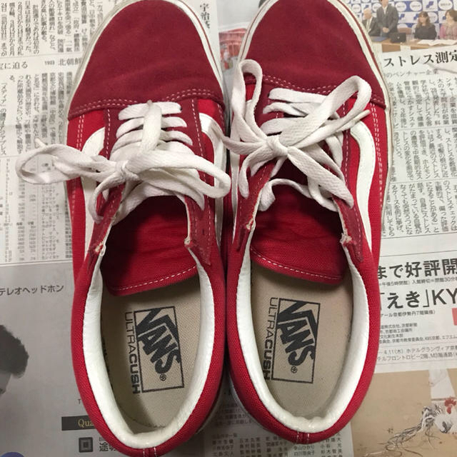 VANS(ヴァンズ)のVANS OLD SKOOL 赤 スニーカー レディースの靴/シューズ(スニーカー)の商品写真