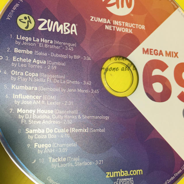 Zumba(ズンバ)のズンバ メガミックス69 最新CD エンタメ/ホビーのCD(クラブ/ダンス)の商品写真
