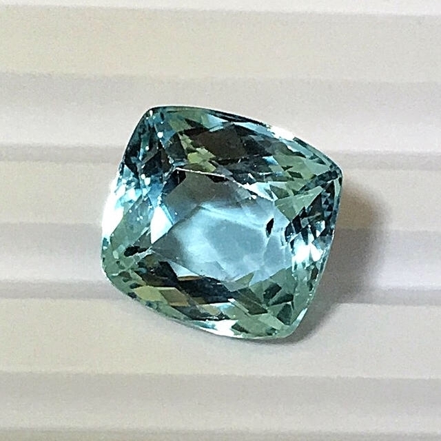 宝石⚜️ルース》大粒✳️光沢✡️天然アクアマリン 12.367ct 鑑別付