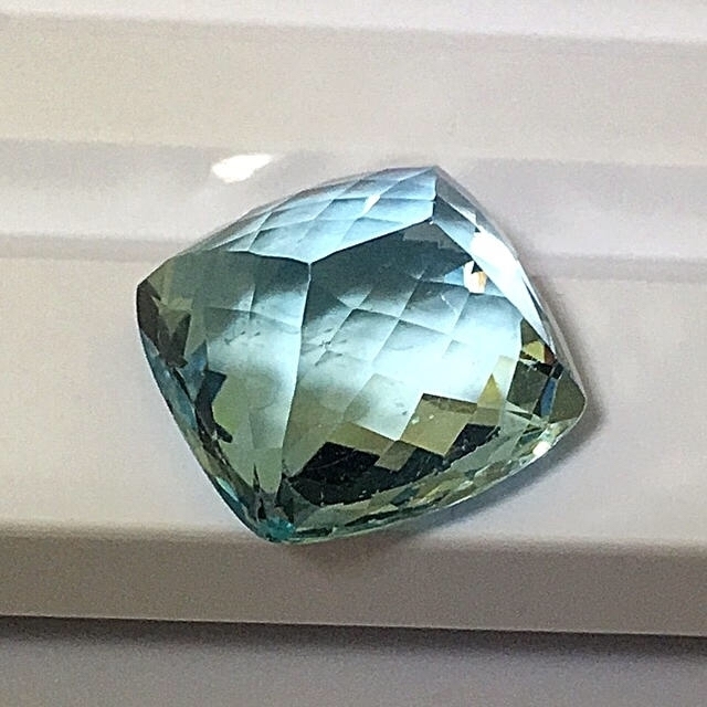 宝石⚜️ルース》大粒✳️光沢✡️天然アクアマリン 12.367ct 鑑別付