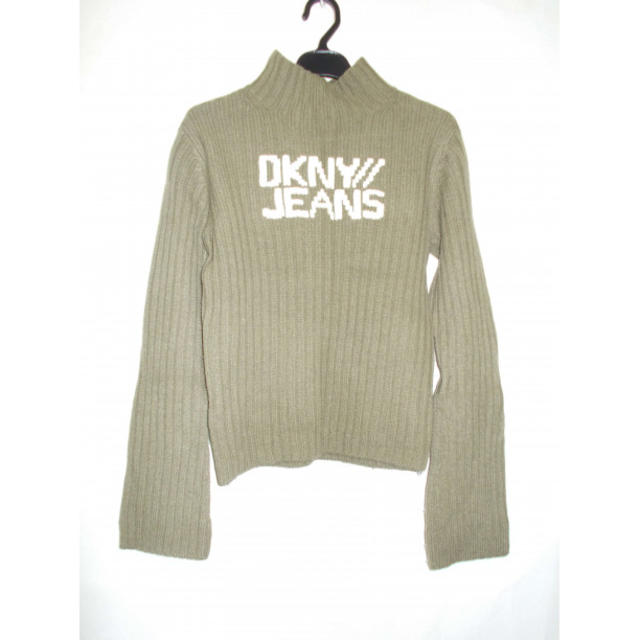 DKNY WOMEN(ダナキャランニューヨークウィメン)のDKNY JEANS ダナキャランのロゴ入りハイネックニットセーター グレー レディースのトップス(ニット/セーター)の商品写真