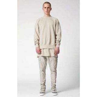 フィアオブゴッド(FEAR OF GOD)のFOG essentials カーゴパンツ　SサイズFEAR OF GOD(ワークパンツ/カーゴパンツ)