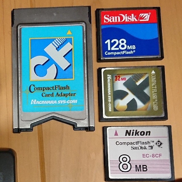 コンパクトフラッシュ(アダプター付) スマホ/家電/カメラのスマホ/家電/カメラ その他(その他)の商品写真