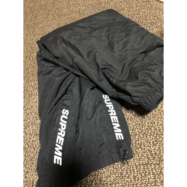 Supreme(シュプリーム)のWarm Up pant メンズのパンツ(ワークパンツ/カーゴパンツ)の商品写真