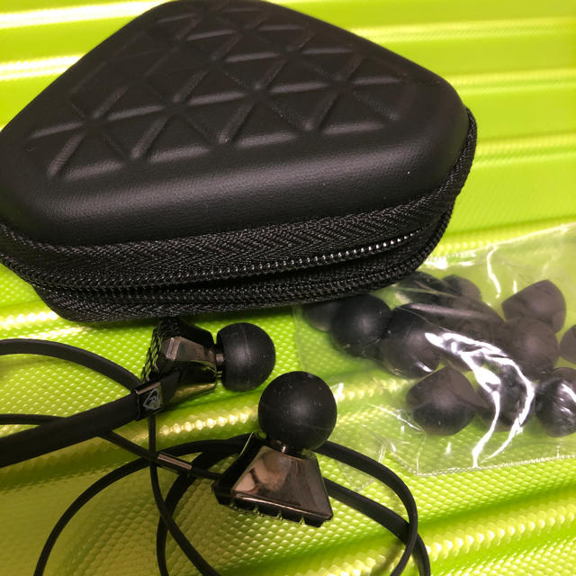 Beats by Dr Dre(ビーツバイドクタードレ)のheartbeats LADY GAGAモデル monster beats スマホ/家電/カメラのスマホアクセサリー(ストラップ/イヤホンジャック)の商品写真