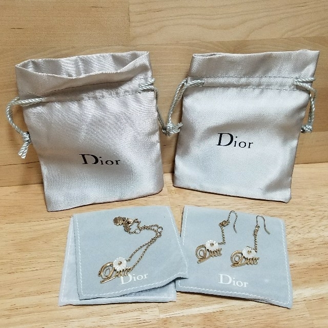 Christian Dior(クリスチャンディオール)のChristian Dior　ピアスとブレスレットのセット レディースのアクセサリー(その他)の商品写真