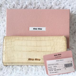 ミュウミュウ(miumiu)のmiumiu ミュウミュウホワイト長財布(財布)