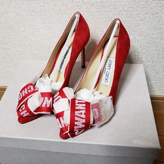 JIMMY CHOO(ジミーチュウ)の値下げ！　新品未使用　ジミーチュウ　パンプス レディースの靴/シューズ(ハイヒール/パンプス)の商品写真