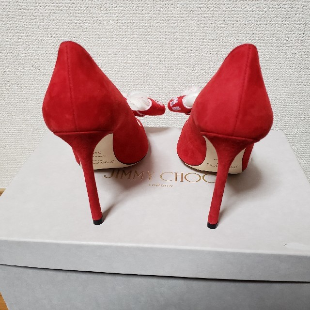 JIMMY CHOO(ジミーチュウ)の値下げ！　新品未使用　ジミーチュウ　パンプス レディースの靴/シューズ(ハイヒール/パンプス)の商品写真