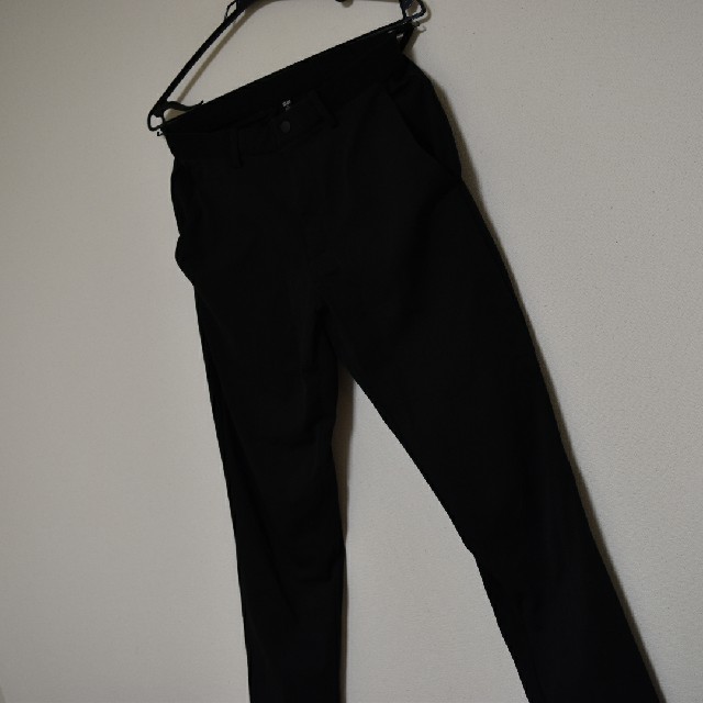 黒 スキニースラックス メンズのパンツ(スラックス)の商品写真