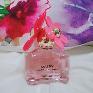 マークジェイコブス(MARC JACOBS)のMARC JACOBS 香水 DAISY BLUSH(香水(女性用))