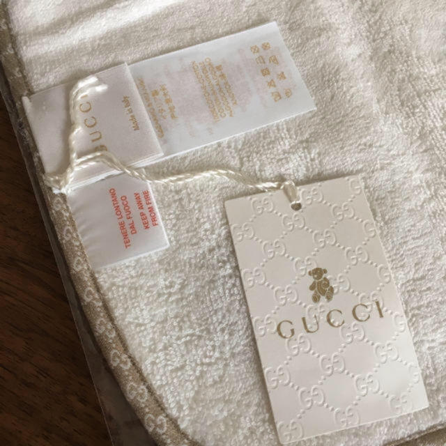 Gucci(グッチ)のなっつ様専用 新品タグ付き GUCCI スタイ よだれかけ キッズ/ベビー/マタニティのこども用ファッション小物(ベビースタイ/よだれかけ)の商品写真