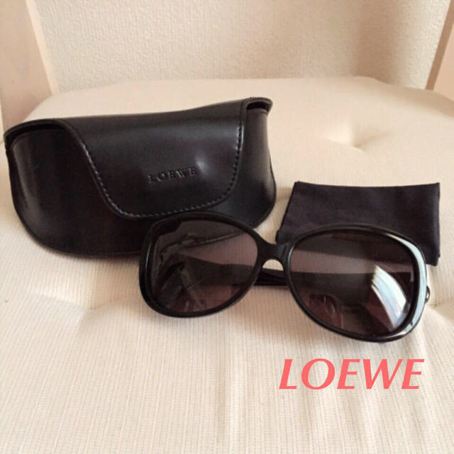 LOEWE(ロエベ)の着画有♡LOEWEサングラス レディースのファッション小物(サングラス/メガネ)の商品写真