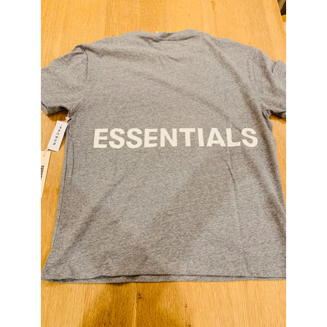 FEAR OF GOD(フィアオブゴッド)の【新品未使用】FOG Essentials Tシャツ グレー Sサイズ メンズのトップス(Tシャツ/カットソー(半袖/袖なし))の商品写真