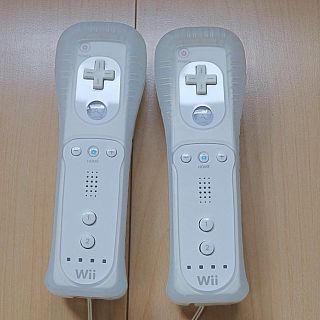 ウィー(Wii)の【美品★】1度のみの使用/wii リモコン2個+カバー付きセット/(家庭用ゲーム機本体)