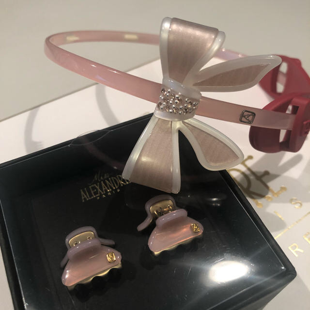 ALEXANDRE DE PARIS - ひな　新品ALEXANDRE DE PARIS  リボン付きカチューシャ