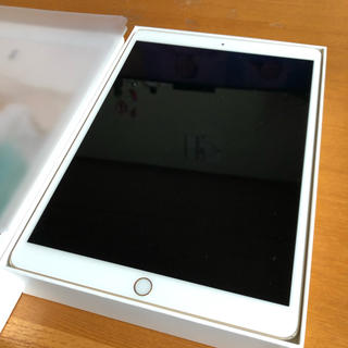 アイパッド(iPad)のiPad Pro 10.5 インチ gold SIMフリー 64GB(タブレット)