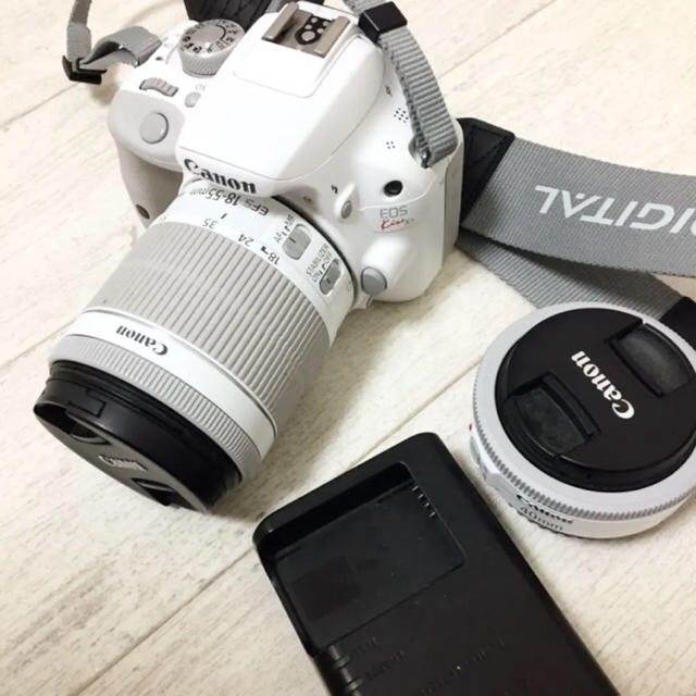 Canon デジタル一眼レフカメラ EOS Kiss X7(ホワイト)スマホ/家電/カメラ