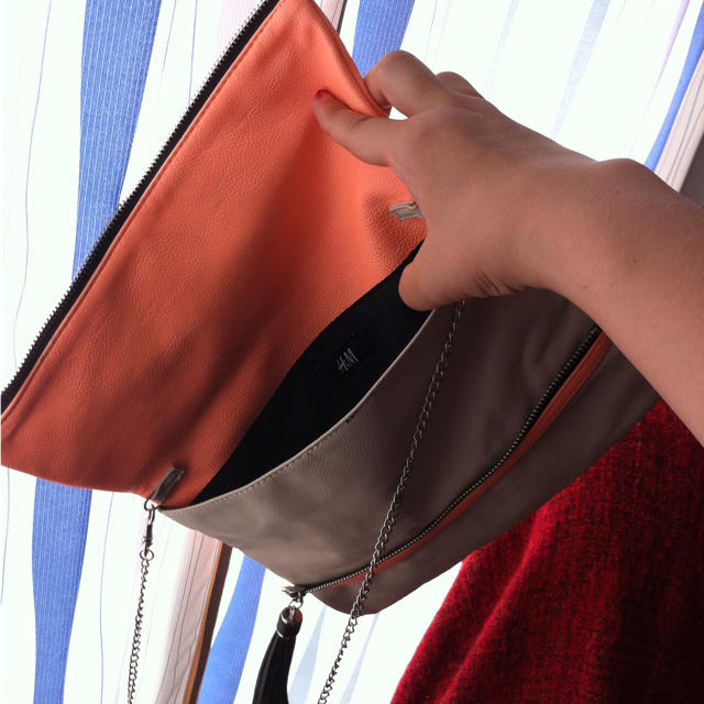 H&M(エイチアンドエム)のバイカラー タッセル付チェーンショルダー レディースのバッグ(ショルダーバッグ)の商品写真