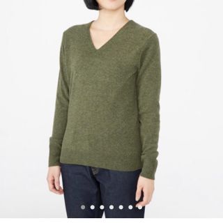 ムジルシリョウヒン(MUJI (無印良品))のヤクウールＶネックセーター カーキグリーン 美品(ニット/セーター)