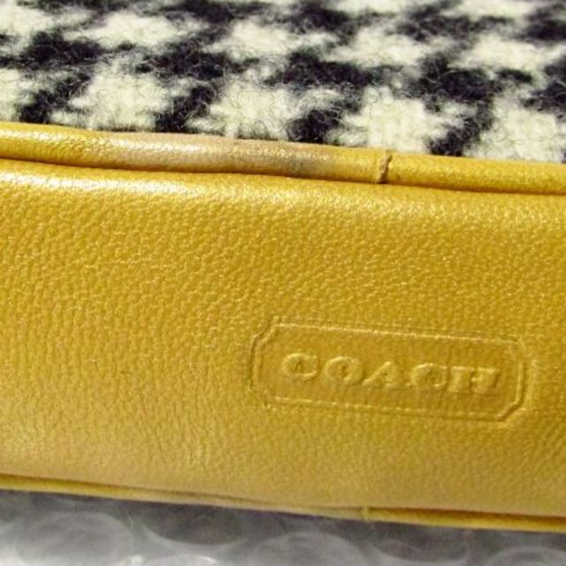 COACH(コーチ)の美品　コーチ　レザーｘウール　千鳥柄ｘゴールド　ポーチ レディースのファッション小物(ポーチ)の商品写真