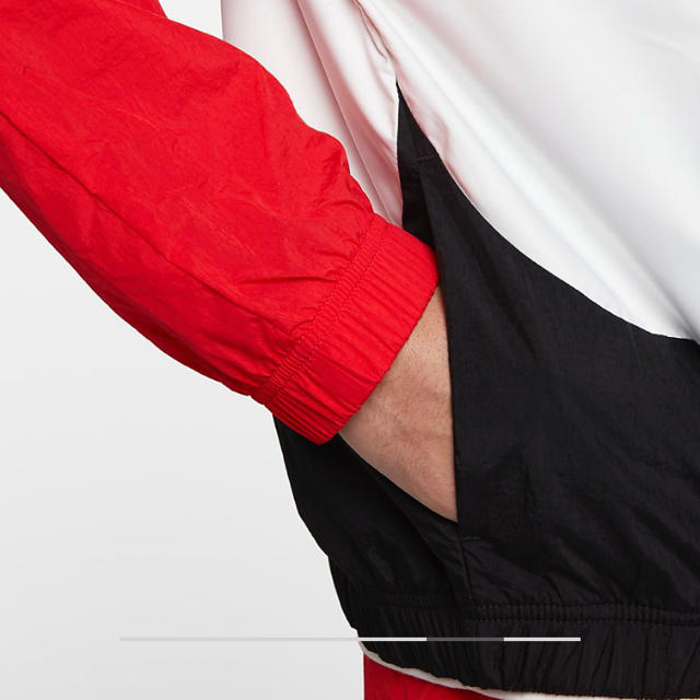 NIKE(ナイキ)のNIKE ウーブンジャケット WOVEN JACKET【赤白黒】 メンズのジャケット/アウター(ナイロンジャケット)の商品写真