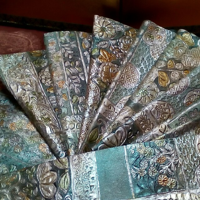 金唐革 袋帯(六通）辻が花と四季の花ばな