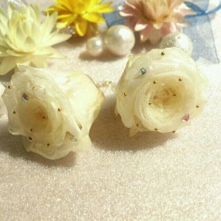 白い薔薇のピアス(ピアス)