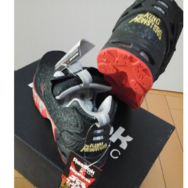 Reebok - リーボック ゴジラ スニーカーの通販 by ぷーどる's Reebok - リーボック ゴジラ スニーカーの通販 by ぷーどる's