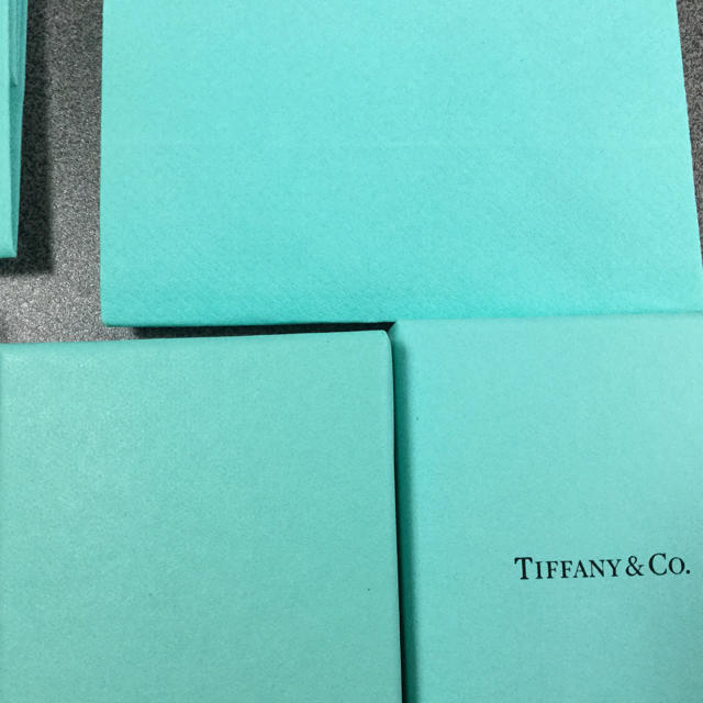 Tiffany & Co.(ティファニー)の送料込！ティファニーの空箱、紙袋 2セット4点 レディースのバッグ(ショップ袋)の商品写真