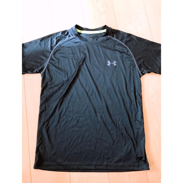 UNDER ARMOUR(アンダーアーマー)のアンダーアーマー シャツ SMサイズ ブラック スポーツ/アウトドアのランニング(ウェア)の商品写真