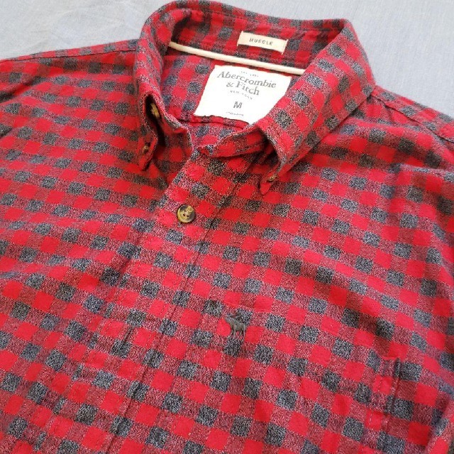 Abercrombie&Fitch(アバクロンビーアンドフィッチ)のアバクロ　ロゴ入りチェックシャツ メンズのトップス(シャツ)の商品写真