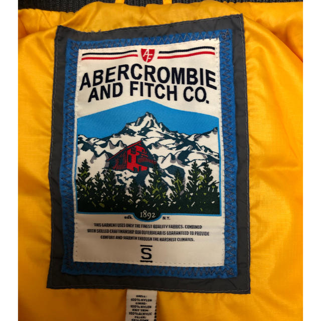 Abercrombie&Fitch(アバクロンビーアンドフィッチ)のけむし様専用  ABERCROMBIE&FITCH  タイプメンズダウン メンズのジャケット/アウター(ダウンベスト)の商品写真