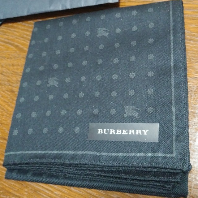 BURBERRY(バーバリー)の【Sky様専用】男性用　BURBERRY　ハンカチ2枚セット メンズのファッション小物(ハンカチ/ポケットチーフ)の商品写真