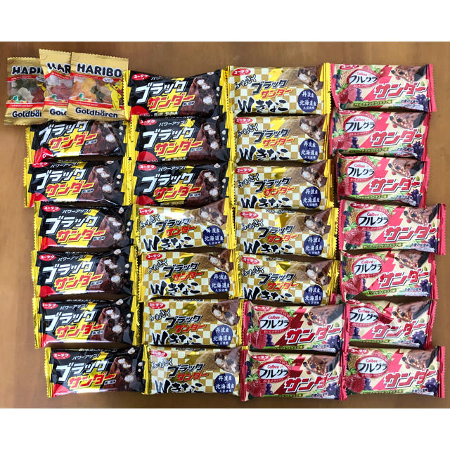 カルビー(カルビー)のお菓子 詰め合わせ ブラックサンダー 27個 ハリボー 3つ 食品/飲料/酒の食品(菓子/デザート)の商品写真