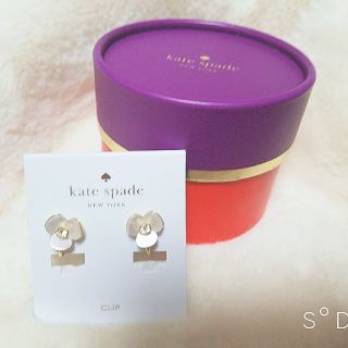 ケイトスペードニューヨーク(kate spade new york)のkate apade　パンジーモチーフ　イヤリング(イヤリング)