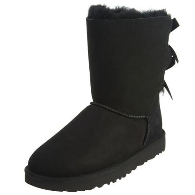 【新品特価】UGG　Bailey-Bow-II　25㎝天然皮革ライニング