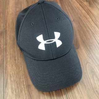 アンダーアーマー(UNDER ARMOUR)の【値下げ】UNDER ARMOUR 帽子 黒(キャップ)