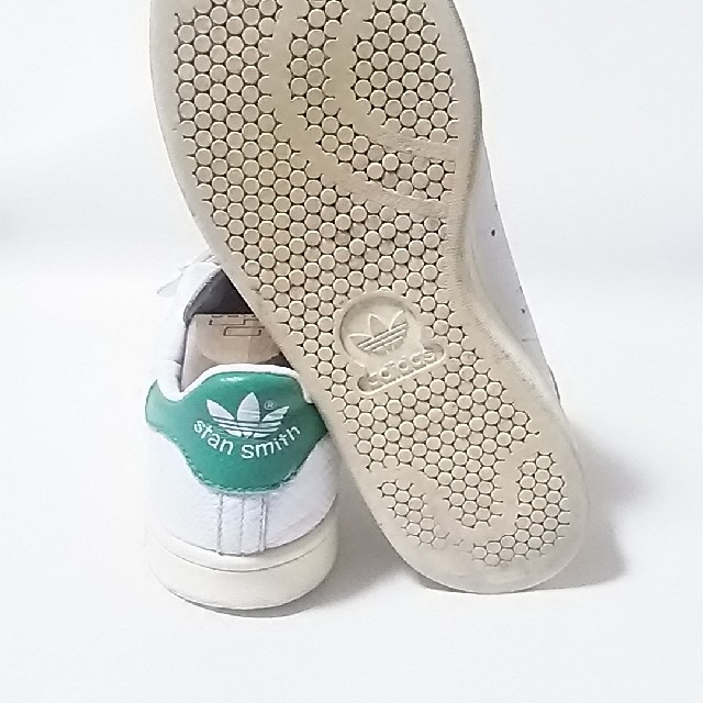 adidas(アディダス)の
希少限定パイソン柄!アディダススタンスミスレザースニーカー人気白緑！


 メンズの靴/シューズ(スニーカー)の商品写真