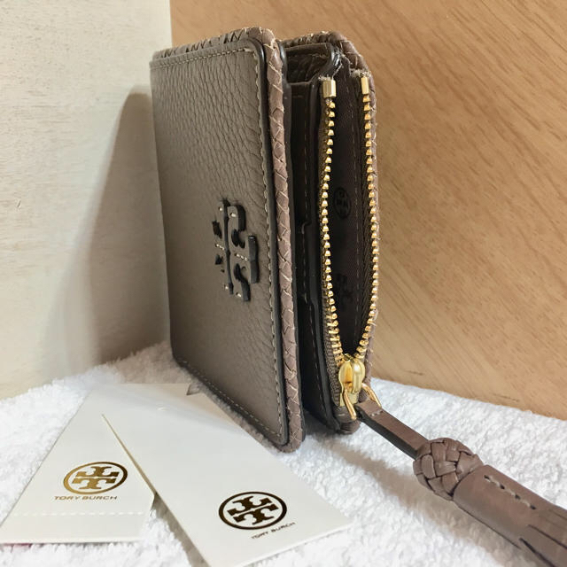 新発売セール Tory Burch - 【新品未使用】トリーバーチ 二つ折り財布 ミニ財布 直営 店 -larata.cl