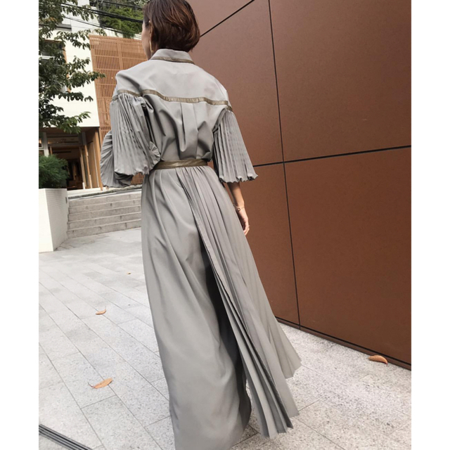 Ameri VINTAGE(アメリヴィンテージ)のAmeri Vintage PLEATS BELT LAYARED DRESS レディースのワンピース(ロングワンピース/マキシワンピース)の商品写真