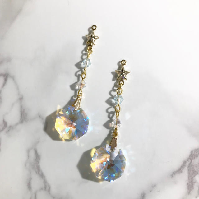 SWAROVSKI(スワロフスキー)の【Swarovski】クリスタルブルーオーロラ×スター✴︎アクセサリー ハンドメイドのアクセサリー(ピアス)の商品写真