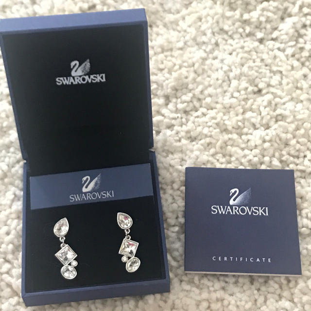 スワロフスキー SWAROVSKI ピアス