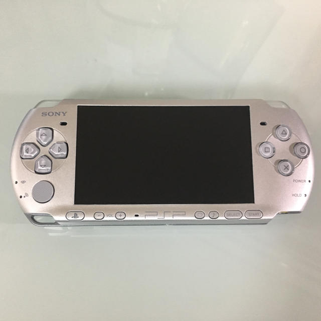 PlayStation Portable(プレイステーションポータブル)のほぼ新品 PSP-3000 バリューパック ミスティックシルバー エンタメ/ホビーのゲームソフト/ゲーム機本体(携帯用ゲーム機本体)の商品写真