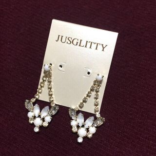 ジャスグリッティー(JUSGLITTY)のビジューつりピアス❤️(ピアス)