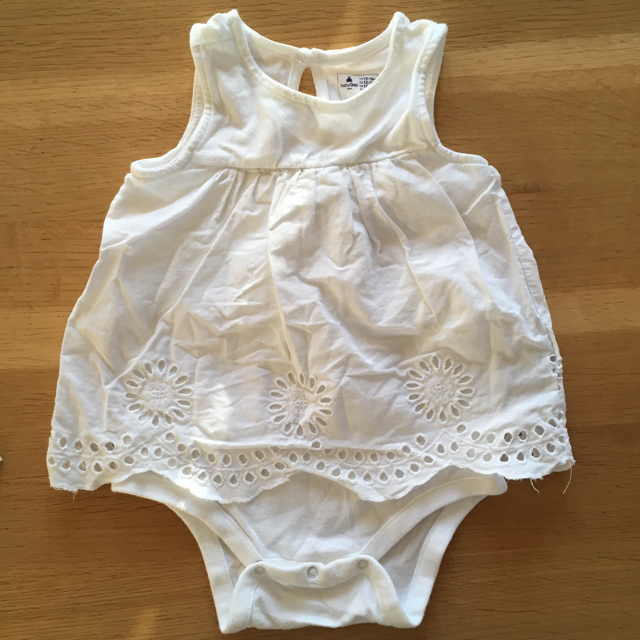 babyGAP(ベビーギャップ)の60㎝70㎝80㎝  女の子半袖カバーオール3枚 キッズ/ベビー/マタニティのベビー服(~85cm)(カバーオール)の商品写真