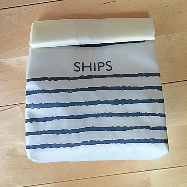 SHIPS(シップス)のSHIPS 保冷バッグ インテリア/住まい/日用品のキッチン/食器(弁当用品)の商品写真