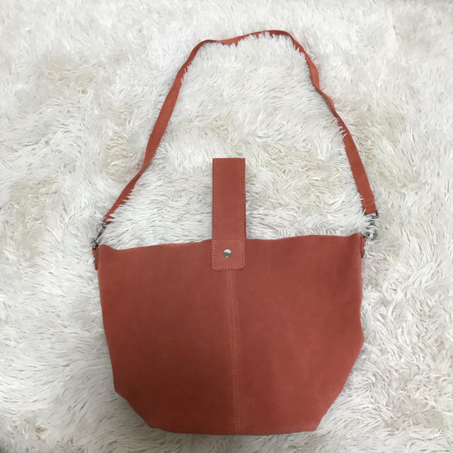 ZARA(ザラ)の新品 ザラ ZARA スエード ショルダーバッグ 斜めがけ オレンジ レディースのバッグ(ショルダーバッグ)の商品写真